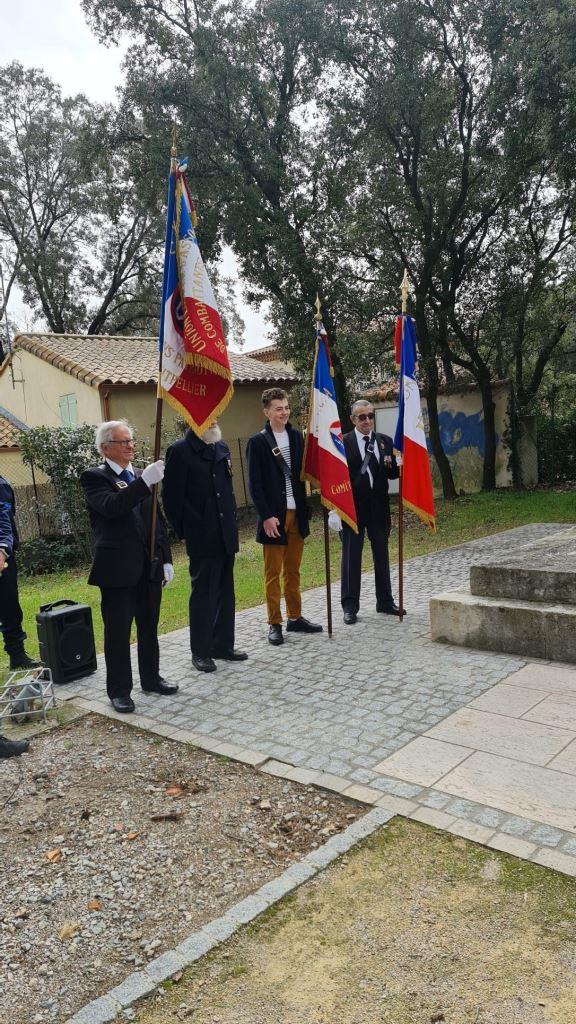 Gauthier entouré autre porte drapeaux 